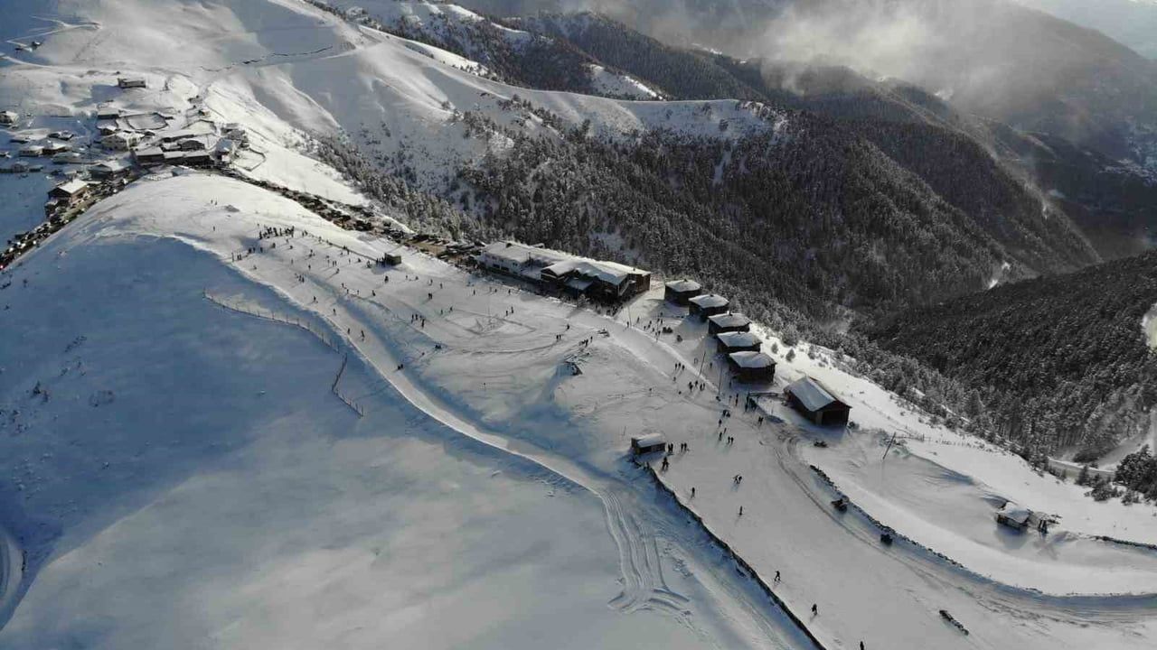 Zigana Gümüşkayak'ta Hafta Sonu Yoğunluğu: Pistler Dolup Taştı