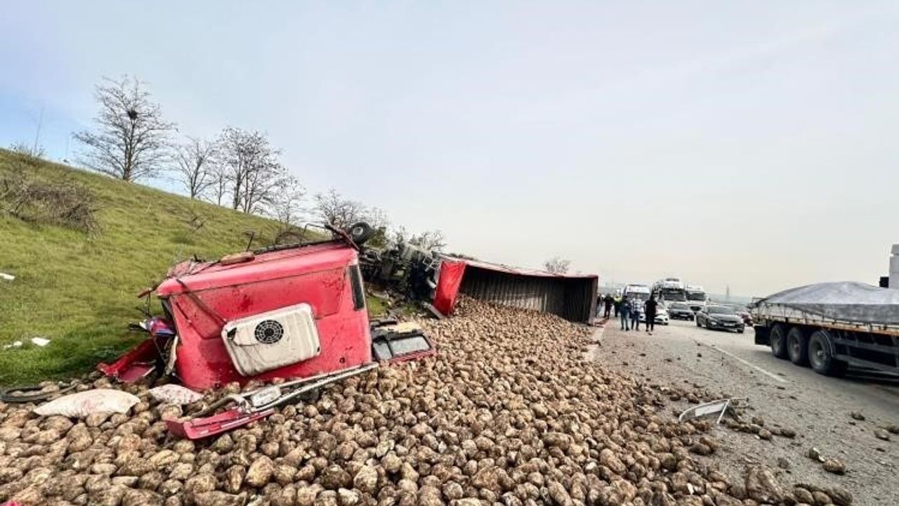 Zincirleme kazada ölen mobilyacı Çetin Serbest İnegöl’de defnedildi