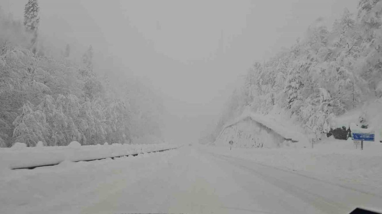 Zonguldak-Ankara D-750'de Kar: Yeniçağa-Mengen Arası Trafik Kilitlendi