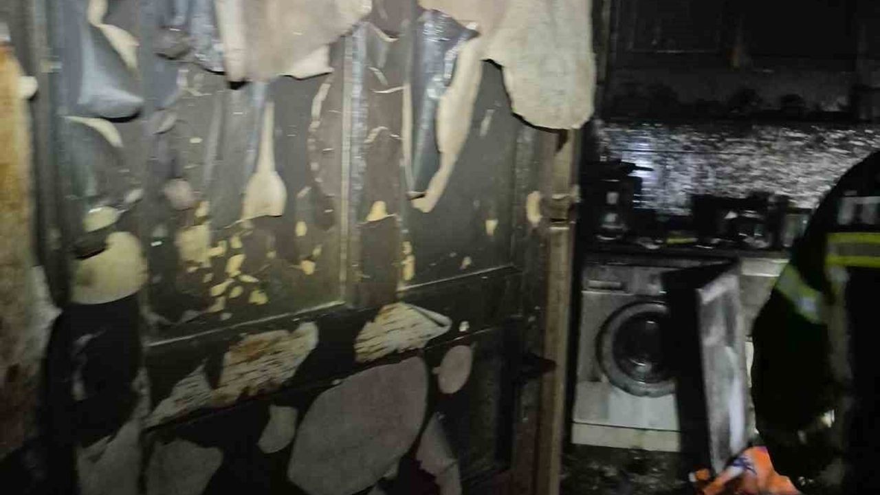 Zonguldak Kozlu'da 3 Katlı Binada Yangın — İtfaiye Facianın Eşiğini Önledi