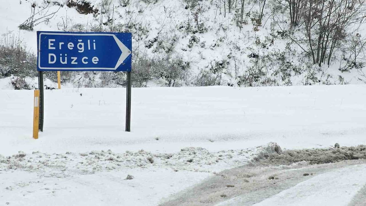 Zonguldak'ta Karla Mücadele Sürüyor: Zonguldak-Ereğli Yolunda Ulaşım Kontrollü