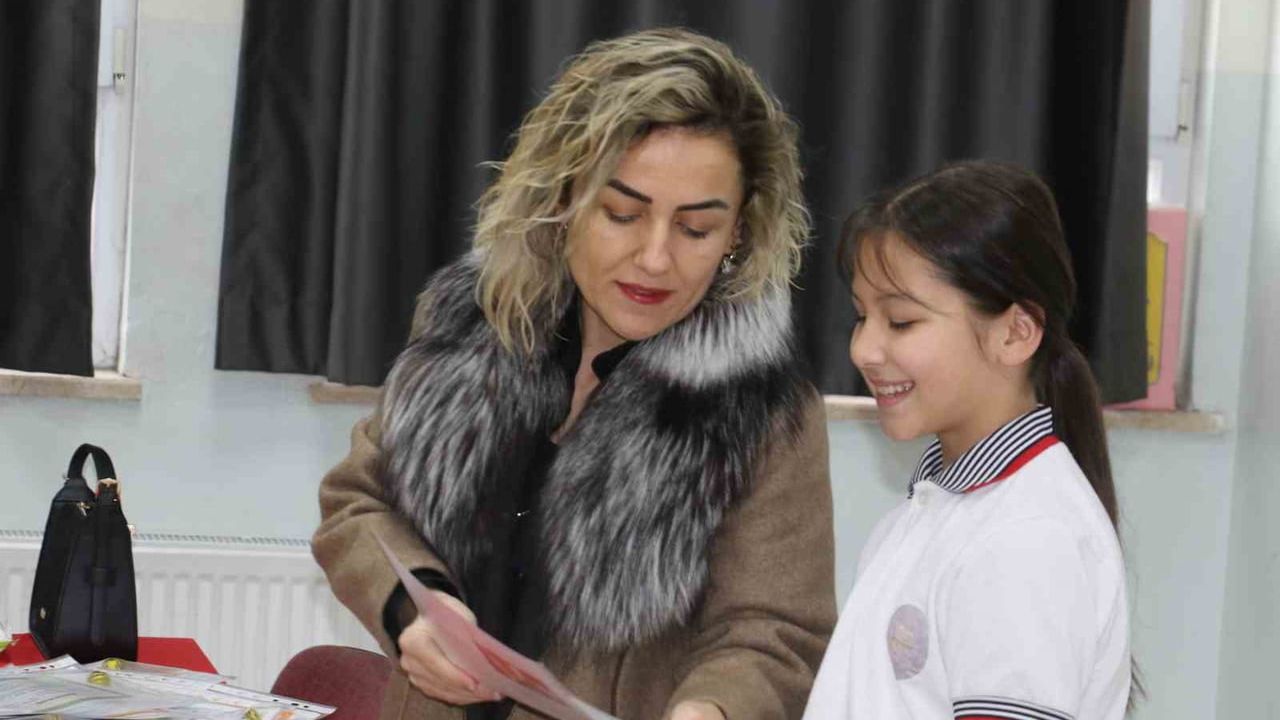 18 milyon öğrenci karnelerini aldı: Yarıyıl tatili başladı