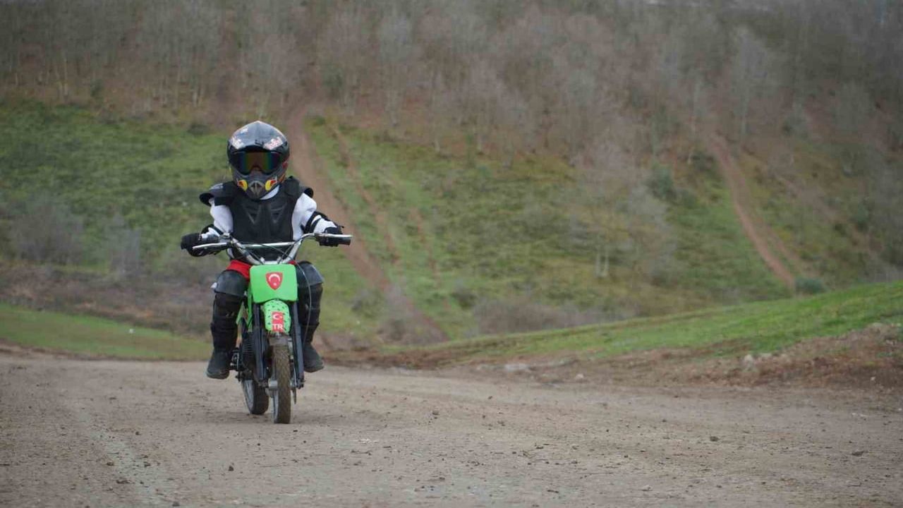 5 yaşındaki Ertuğrul'ün motosiklet tutkusu: Toprak Razgatlıoğlu'nu örnek alıyor