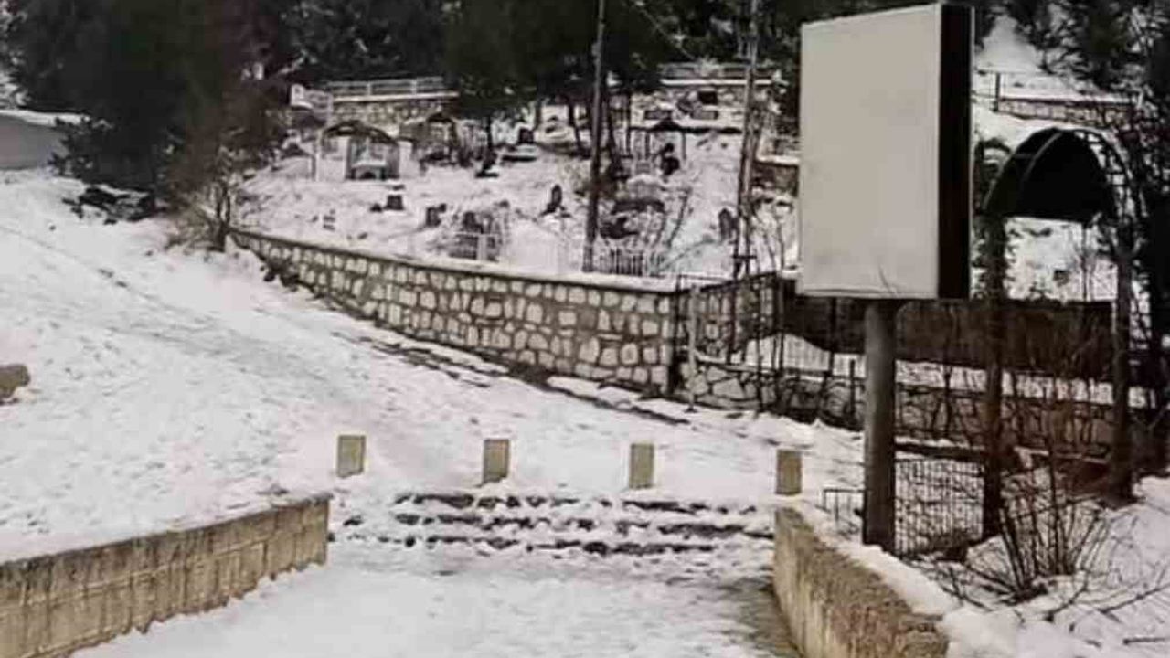 847 Yıllık Haburman Köprüsü Diyarbakır'da Kış İhtişamı