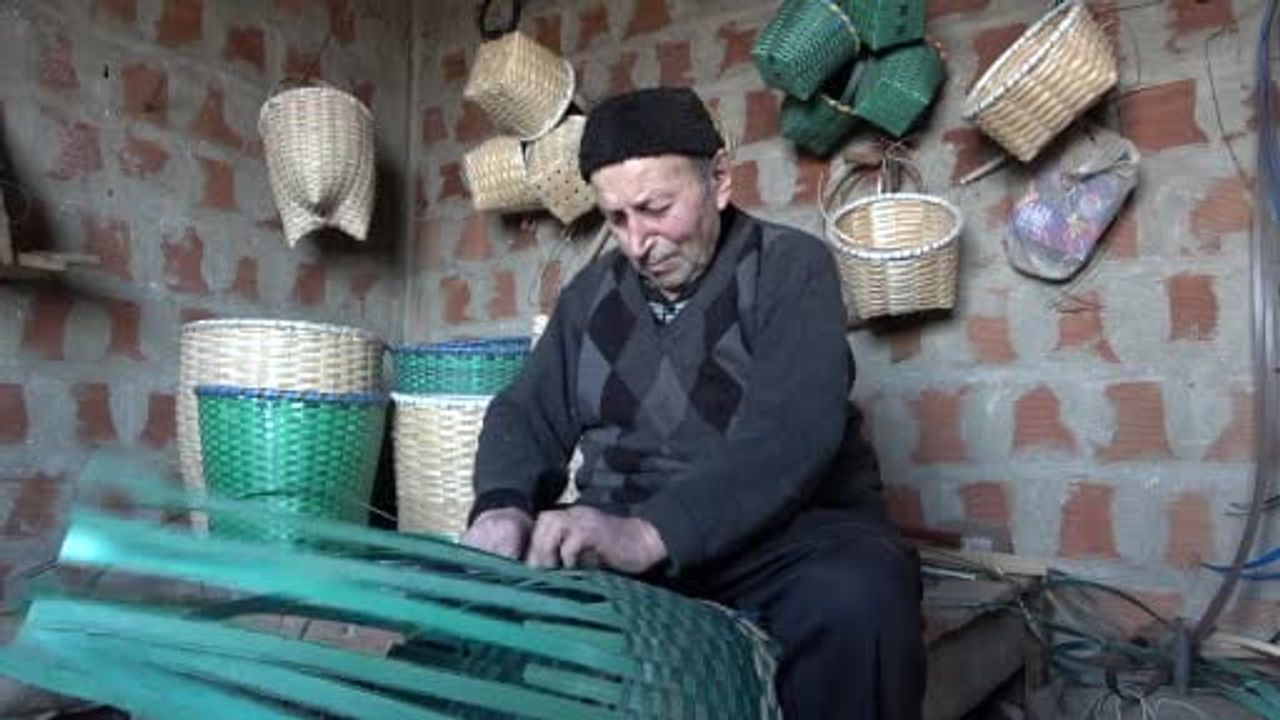 88 yaşındaki Haki Dede, 10 yaşından beri sepet örüyor