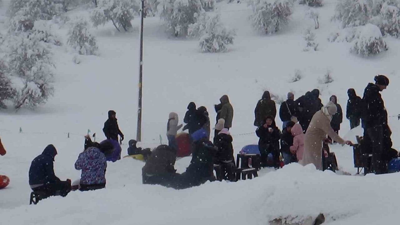 Abant Gölü Milli Parkı'nda Örencik Yamaçları Kayak Merkezi Oldu