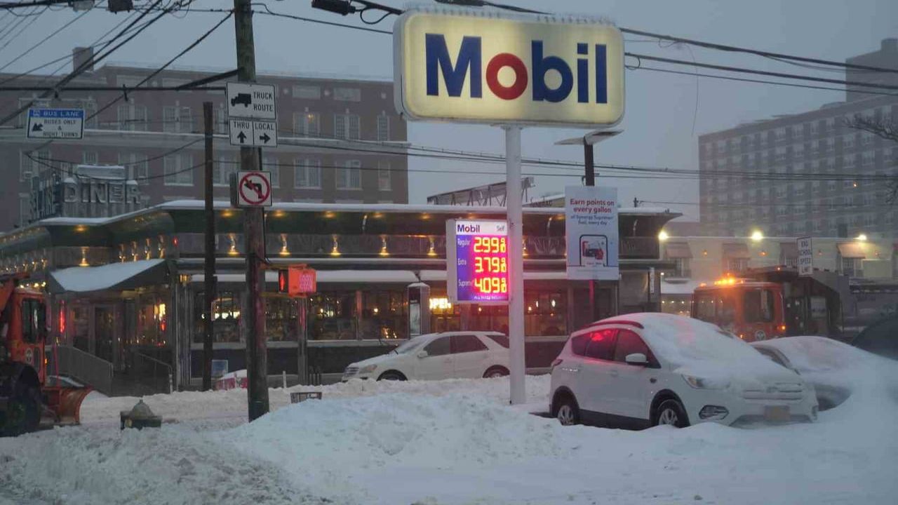 ABD'de Kar Fırtınası Kabusu: 13 Bin Uçuş İptal, 953 Bin Kişi Elektriksiz