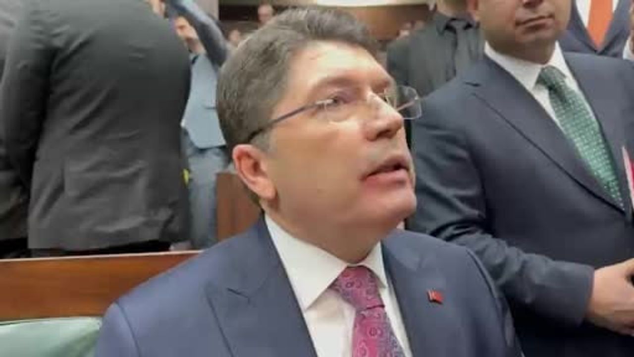 Adalet Bakanı Tunç: Bayrak İndirme Olayında 14 Kişi Gözaltında