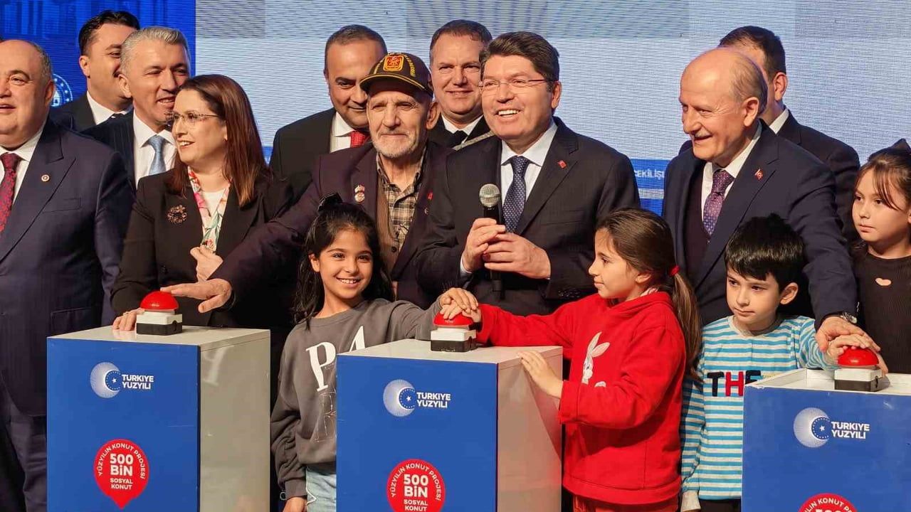 Adalet Bakanı Yılmaz Tunç Bartın'da 1620 Konutluk TOKİ Kurasına Katıldı