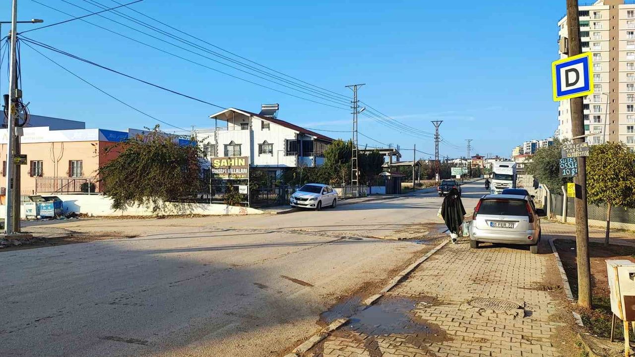 Adana'da Belediye Otobüsü Görme Engelli Öğretmen Çifte Çarptı: Durumları Ağır