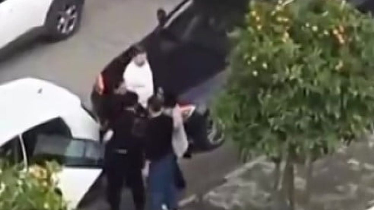 Adana'da Boşanma Tartışması: Koca Tartakladı, Araca Defalarca Çarptı