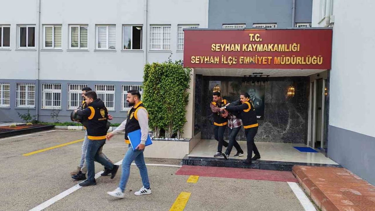 Adana'da Ev Baskını: AK-47 ve El Bombası Ele Geçirildi, 4 Kişi Tutuklandı