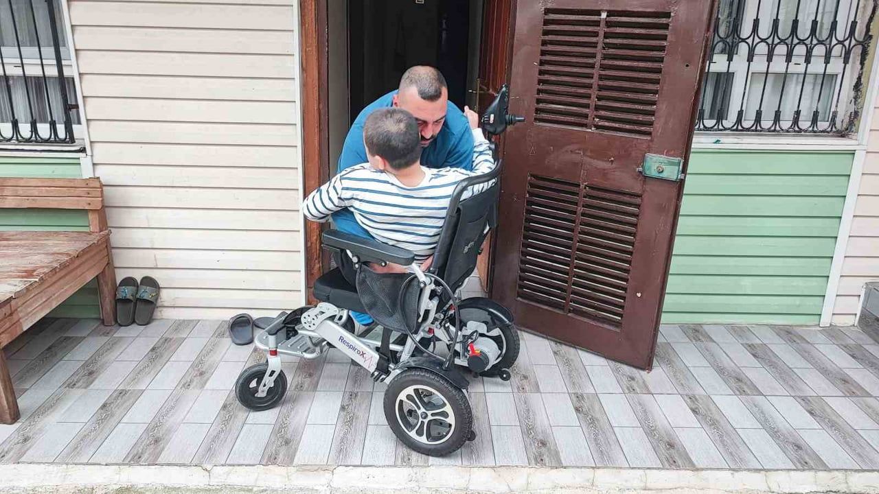 Adana'da Evde Eğitimle Başarı: Mahmut Efe'nin Polislik Hayali