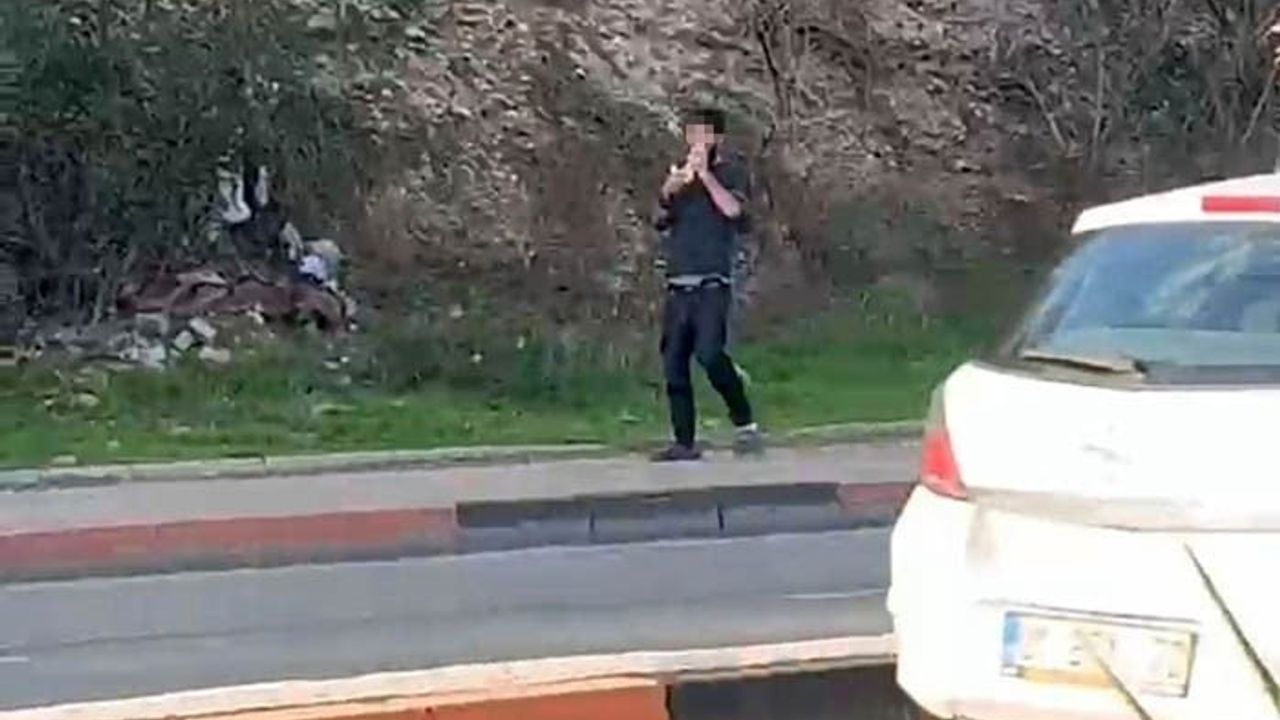 Adana'da Gündüz Poşetle Uçucu Madde Kullanımı Görüntülendi