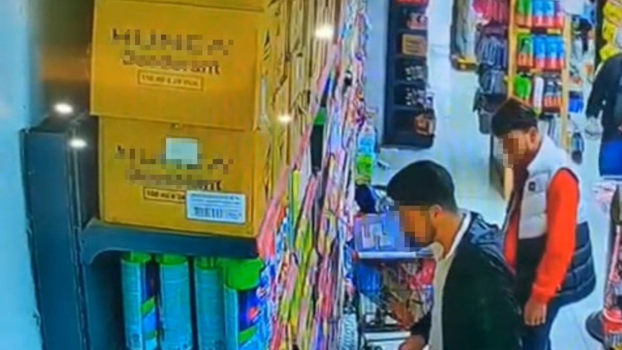 Adana'da Marketten Parfüm Hırsızlığı Güvenlik Kamerasına Yansıdı