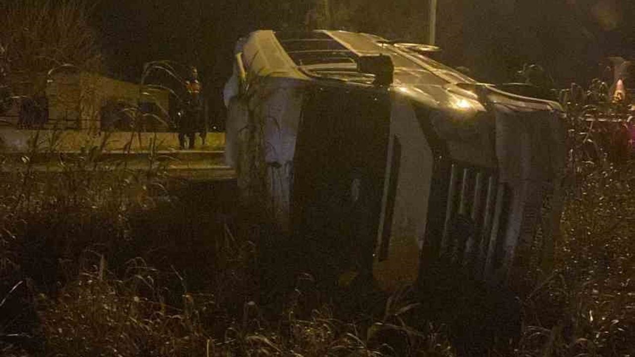 Adana'da Minibüs Devrildi: Fabrika Servisinde 13 Yaralı