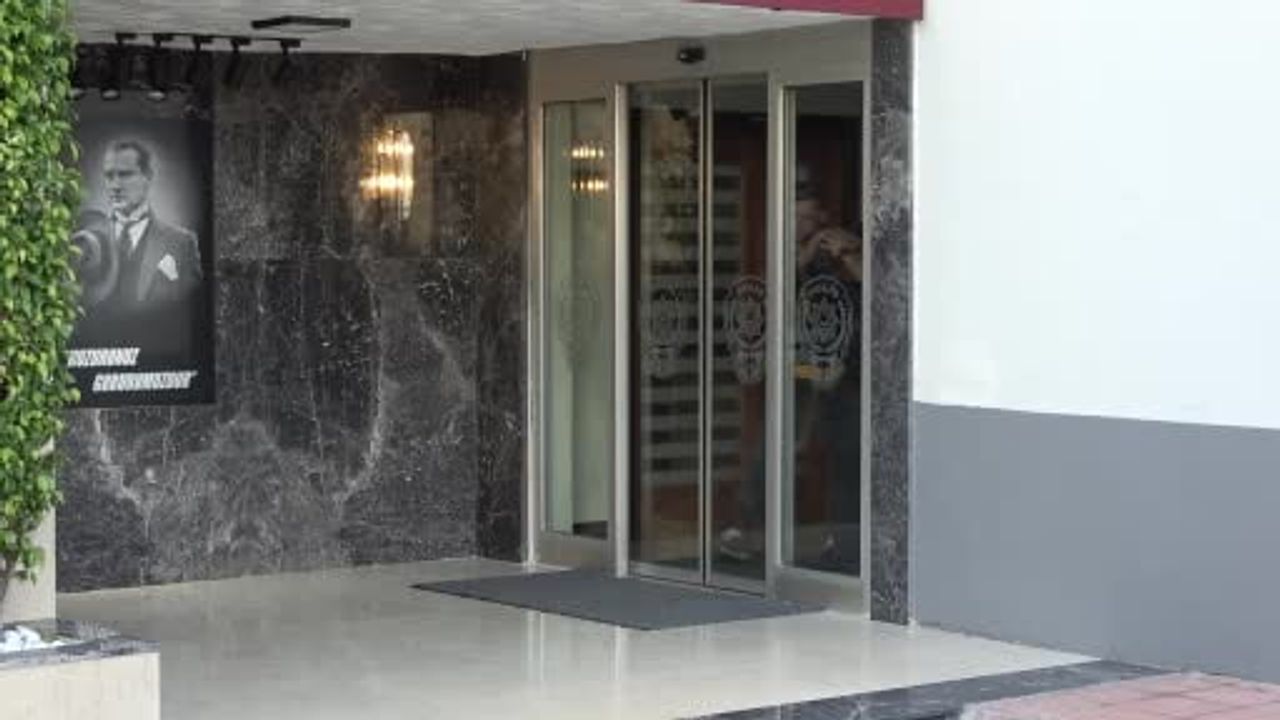 Adana'da Öğretmene Silahlı Saldırı: 20 Suç Kaydı Bulunan Veli M.P. Yakalandı