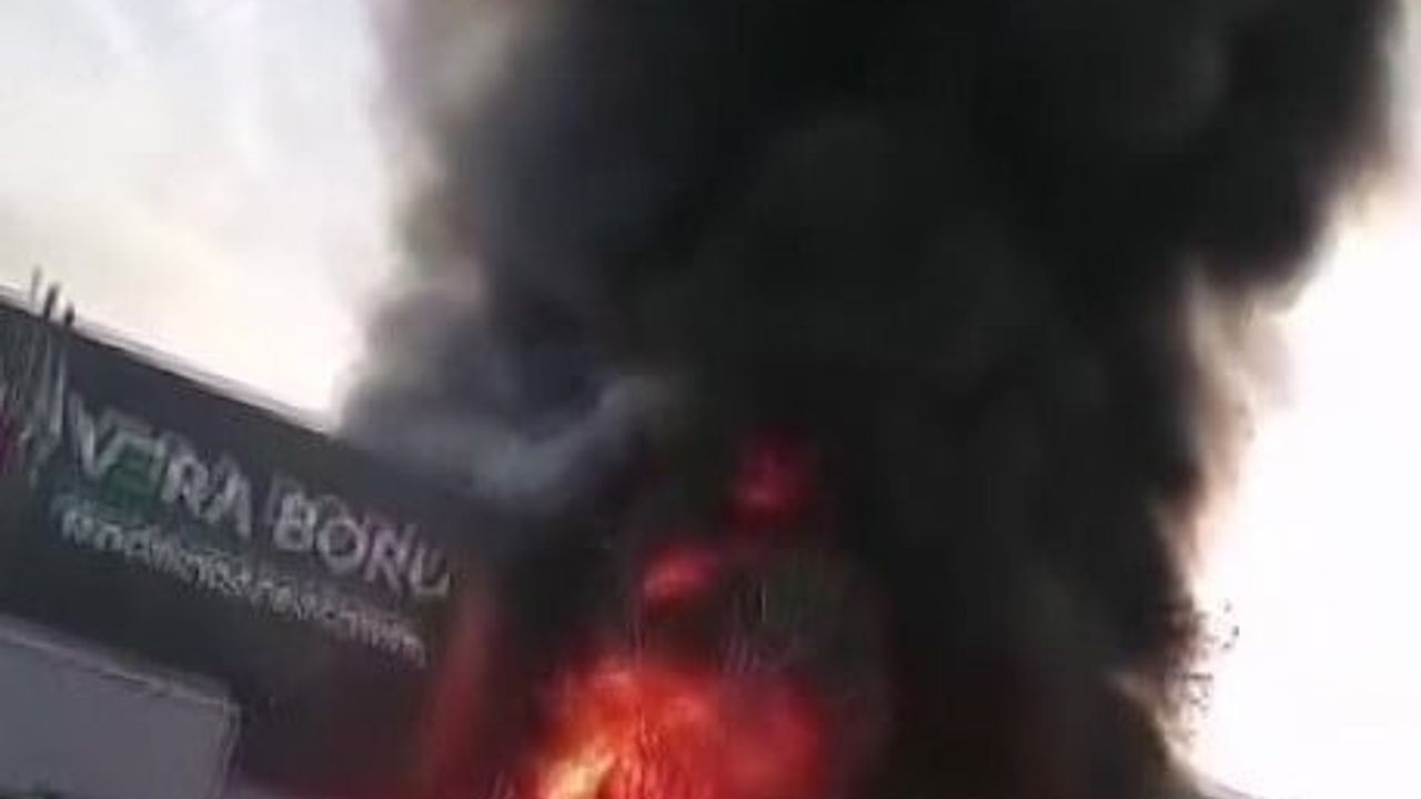 Adana’da Plastik Üretim Tesisinde Kısa Sürede Söndürülen Yangın