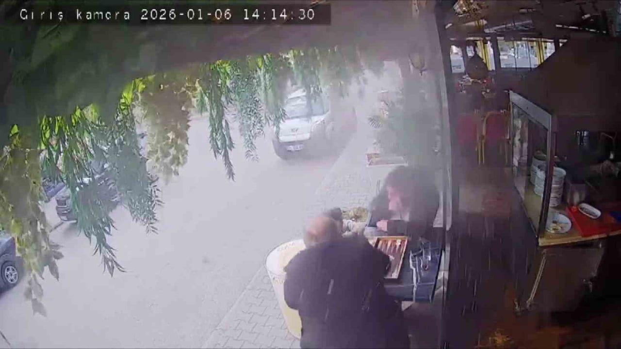 Adana'da restoranda klima borusu patladı: Müşteriler sokağa kaçtı