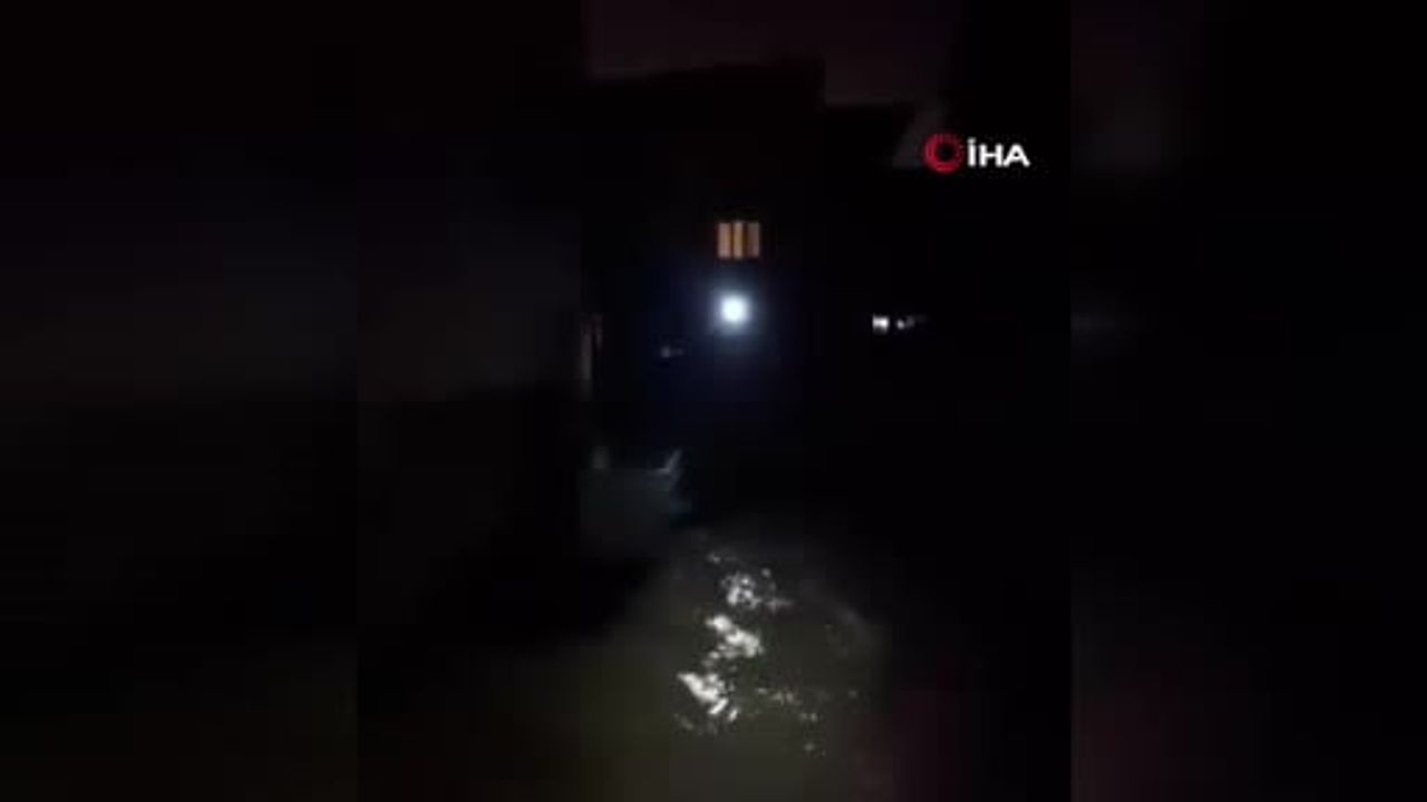 Adana'da sağanak: Su basan evlerde mahsur kalanlar kurtarıldı