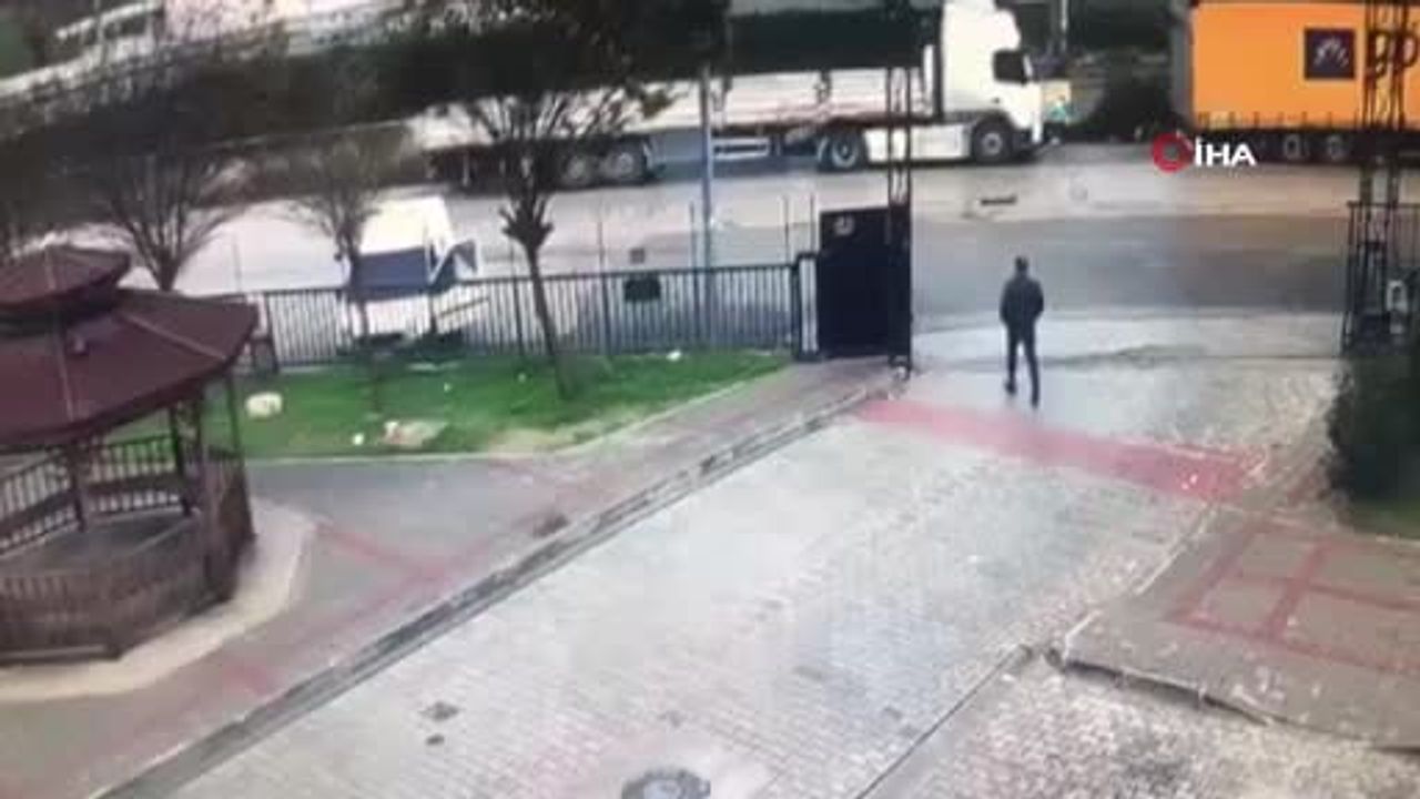 Adana'da Silahlı Saldırı: Baba Ağır Yaralandı, 16 Yaşındaki Oğlu Öldü