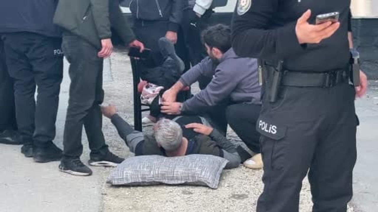 Adana'da Tartıştığı Dayısını Sokak Ortasında Bacağından Vurdu