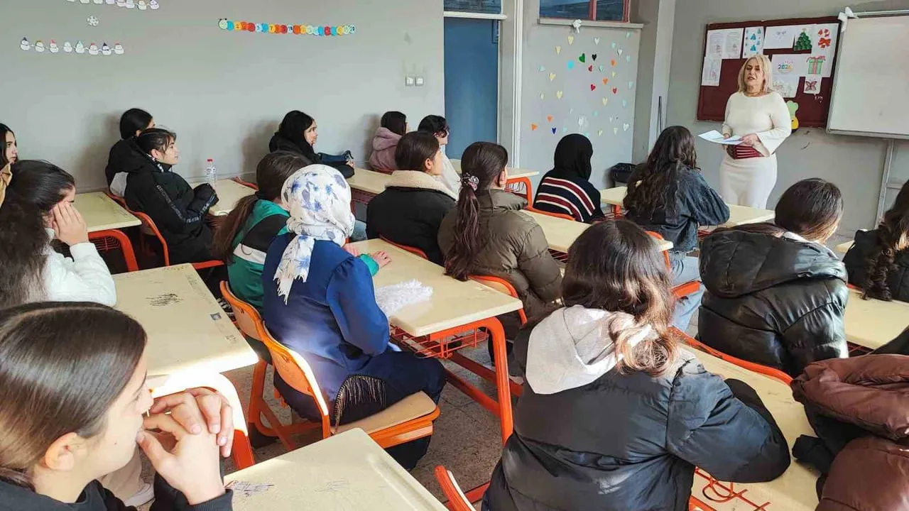 Adana'da TSK'ya 2 milyon bağışlayan öğretmene 'psikoz' raporu çıkmadı