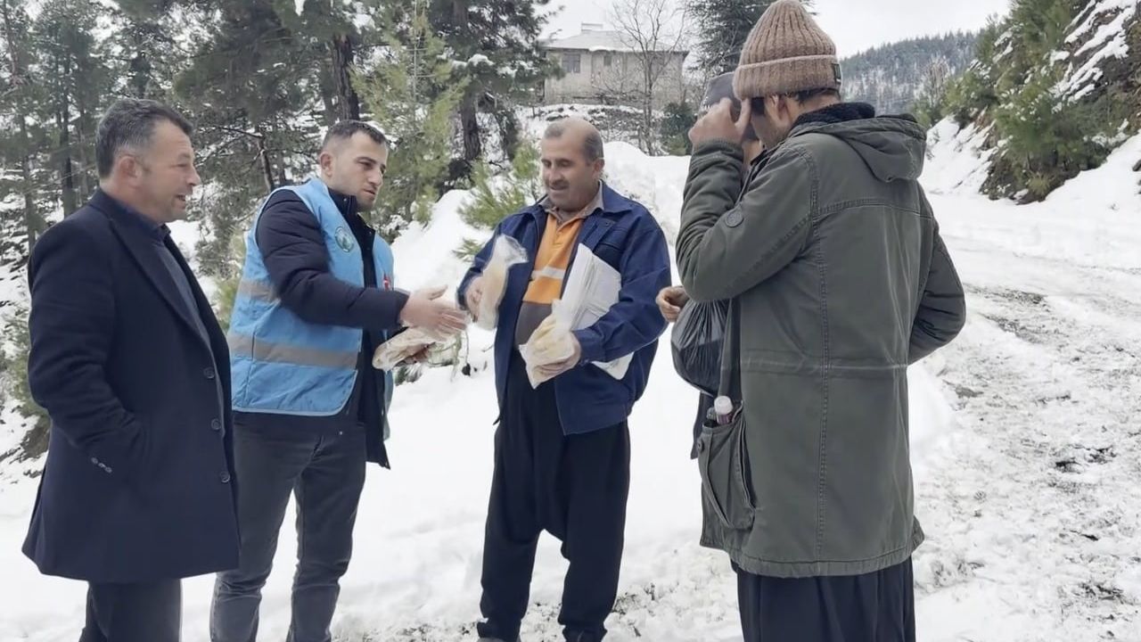 Adana Feke Belediyesi'nden Kavurma ve Ayran İkramı