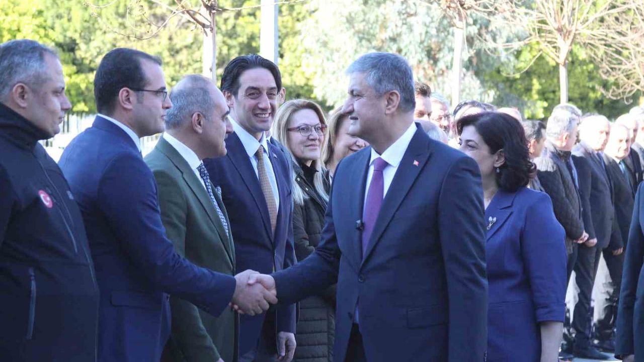 Adana Valisi Mustafa Yavuz Göreve Başladı: Suç İşleyenlere Net Uyarı