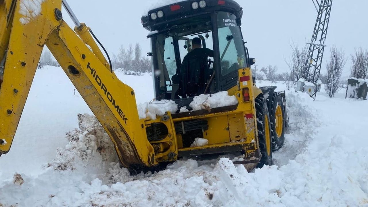 Adıyaman Çelikhan'da Yoğun Kar: İçme Suyunda Elektrik Arızası ve Kesinti Riski