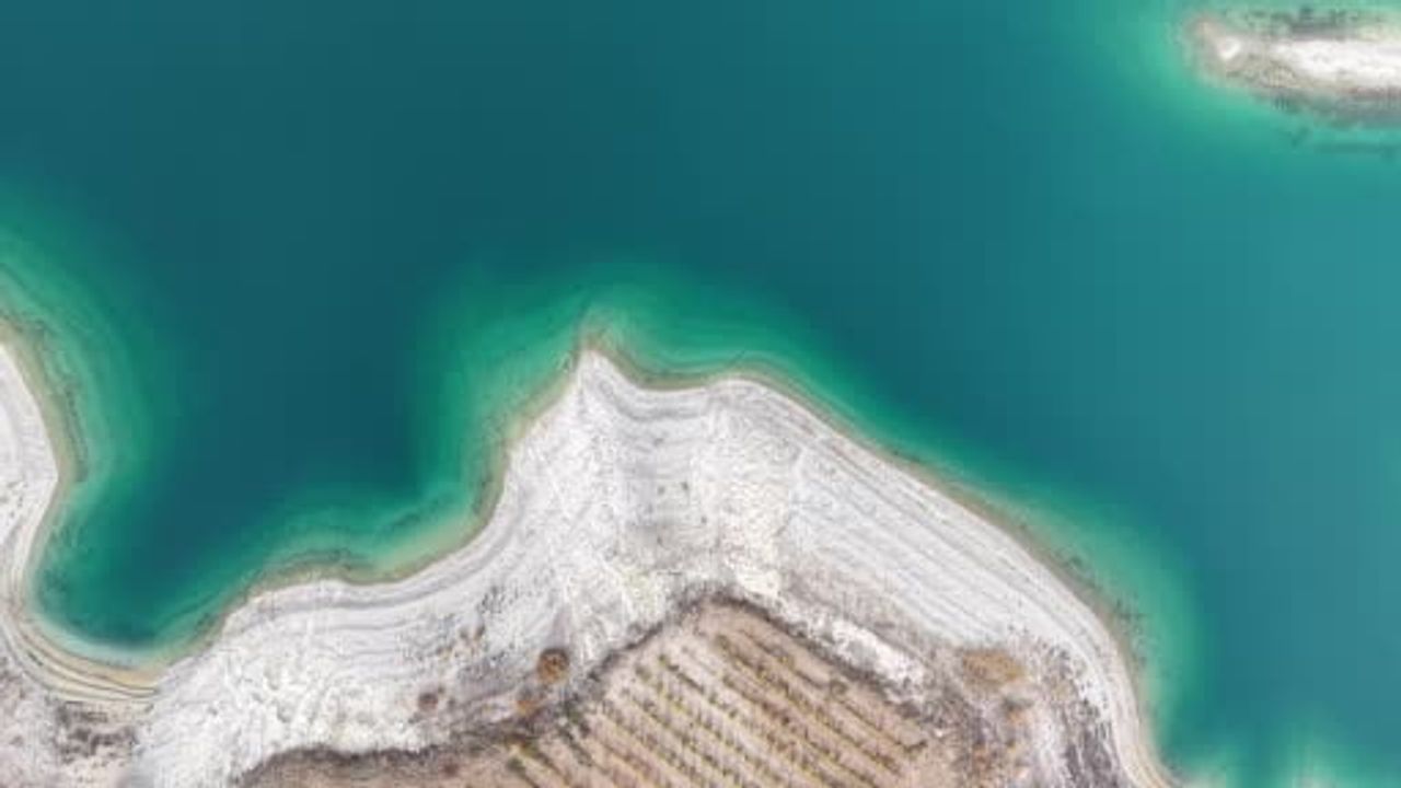 Adıyaman’da Atatürk Barajı’nda Göbeklitepe Benzeri T Şekilli Taşlar Ortaya Çıktı