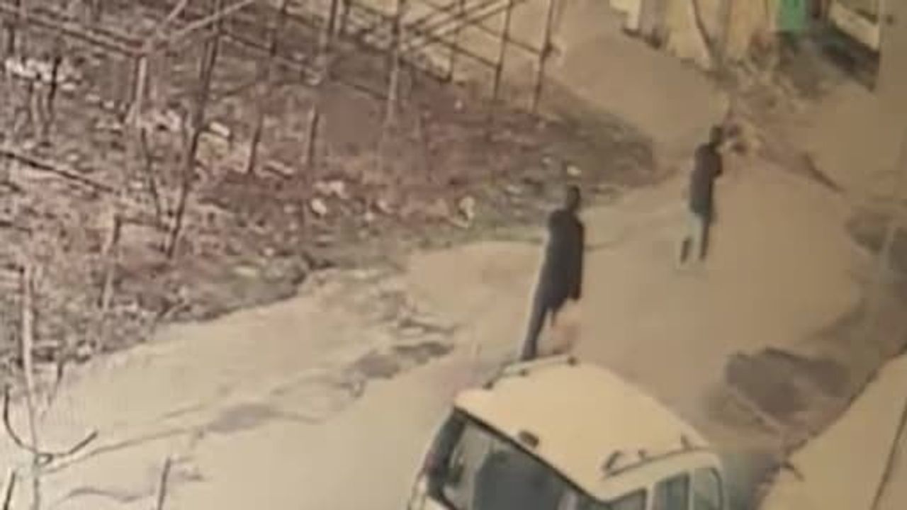 Adıyaman'da Ayakkabı Hırsızları Kameraya Yakalandı — Yeni Mahalle'de 2 Kadın Şüpheli