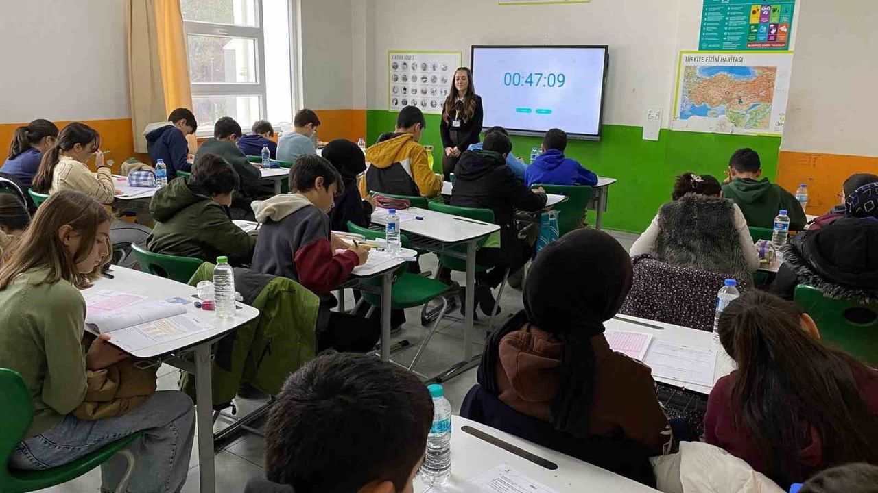 Adıyaman'da Doğa Koleji Bursluluk Sınavı Yoğun İlgiyle Gerçekleşti