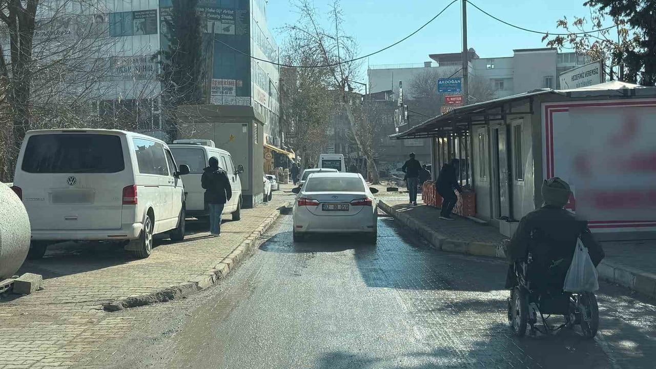 Adıyaman'da Kaldırım İşgalleri Engellileri Tehdit Ediyor