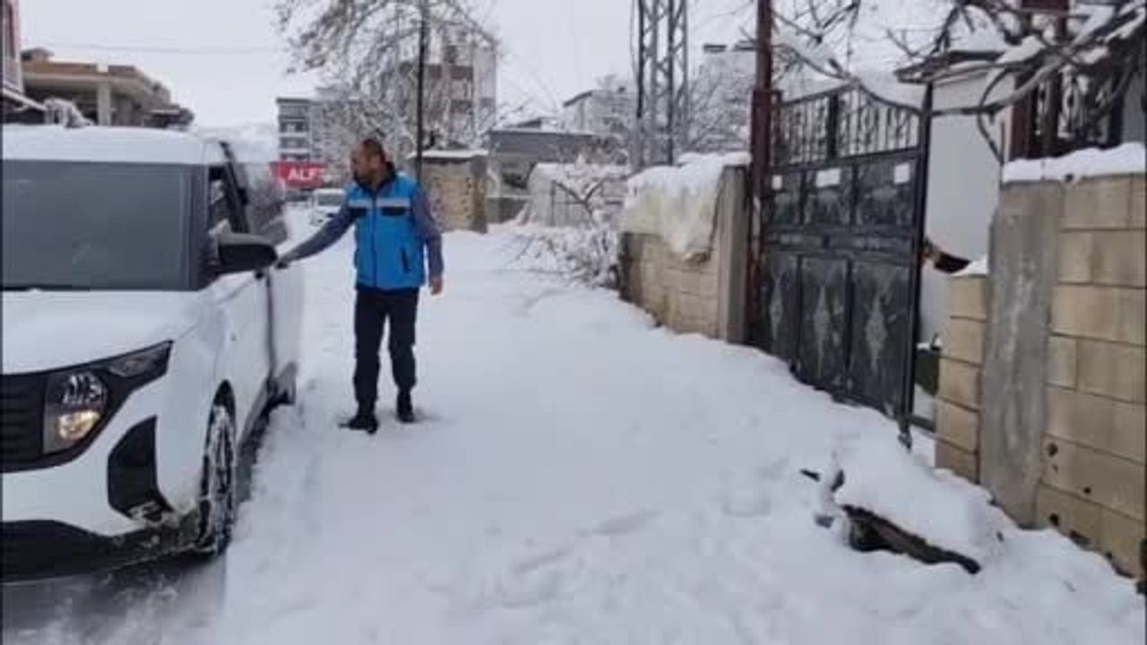 Adıyaman'da Kar Yağışı: İhtiyaç Malzemeleri Evlere Teslim Ediliyor