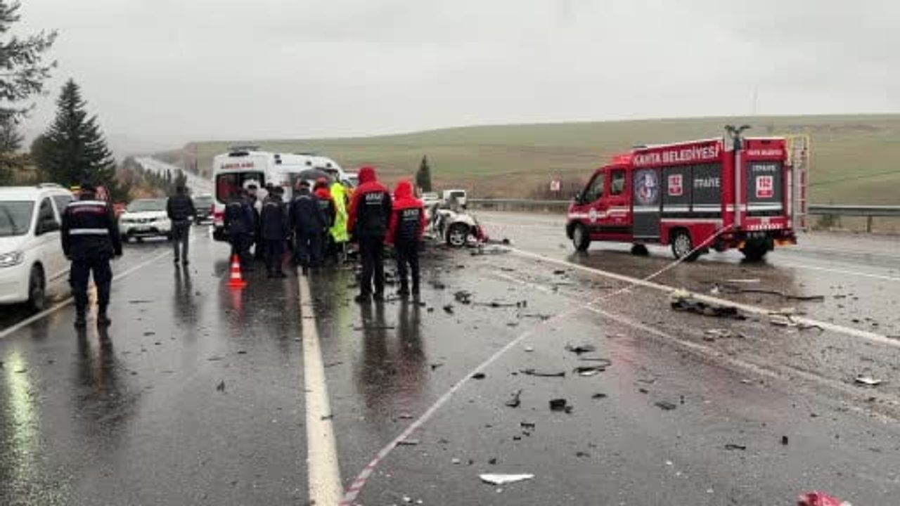 Adıyaman'da Otobüsle Otomobil Çarpıştı: 3 Ölü, 1 Yaralı