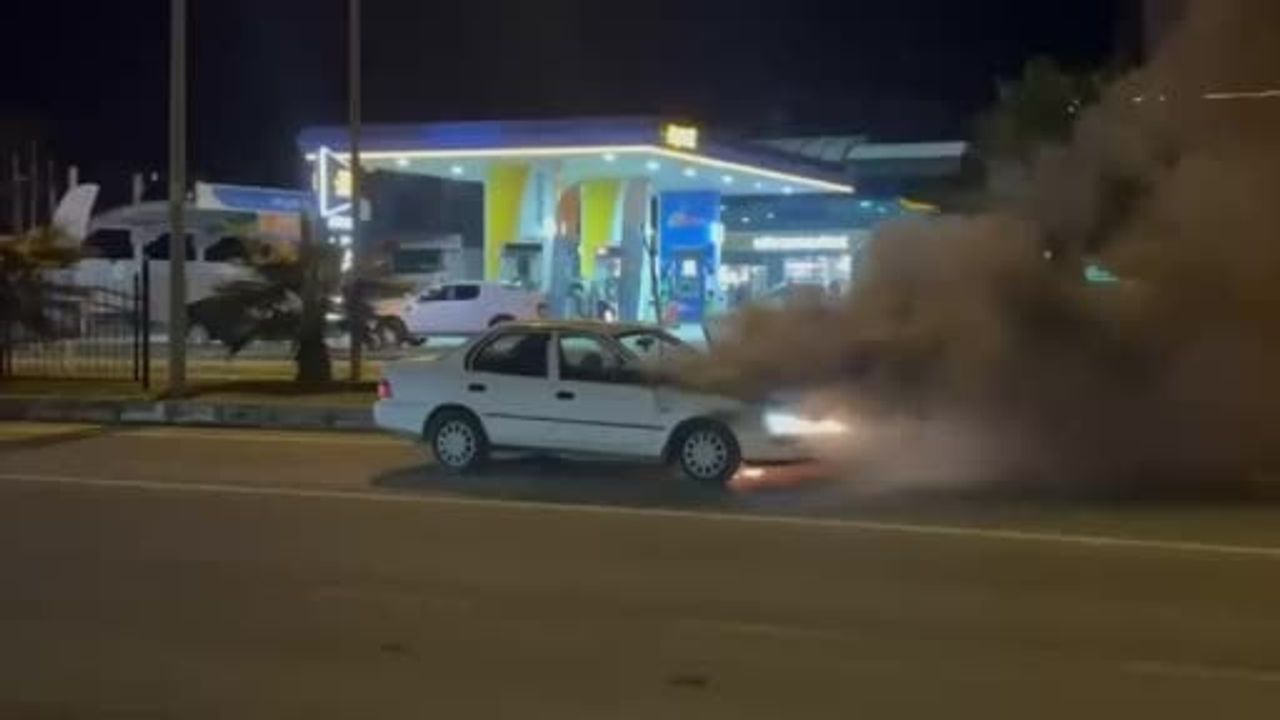 Adıyaman'da Seyir Halindeki Otomobil Alev Topuna Döndü