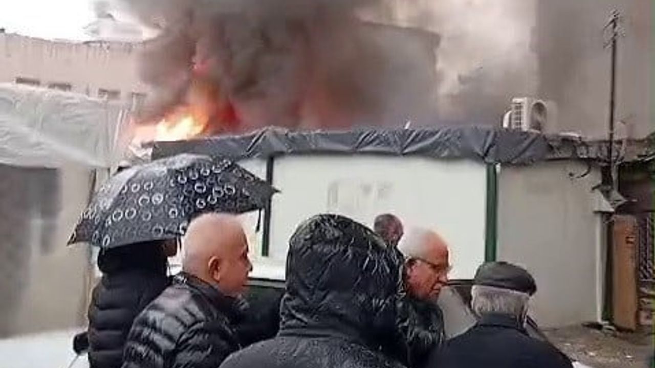 Adıyaman'da Siteler Mahallesi'nde Konteyner Yangını — Can Kaybı Yok