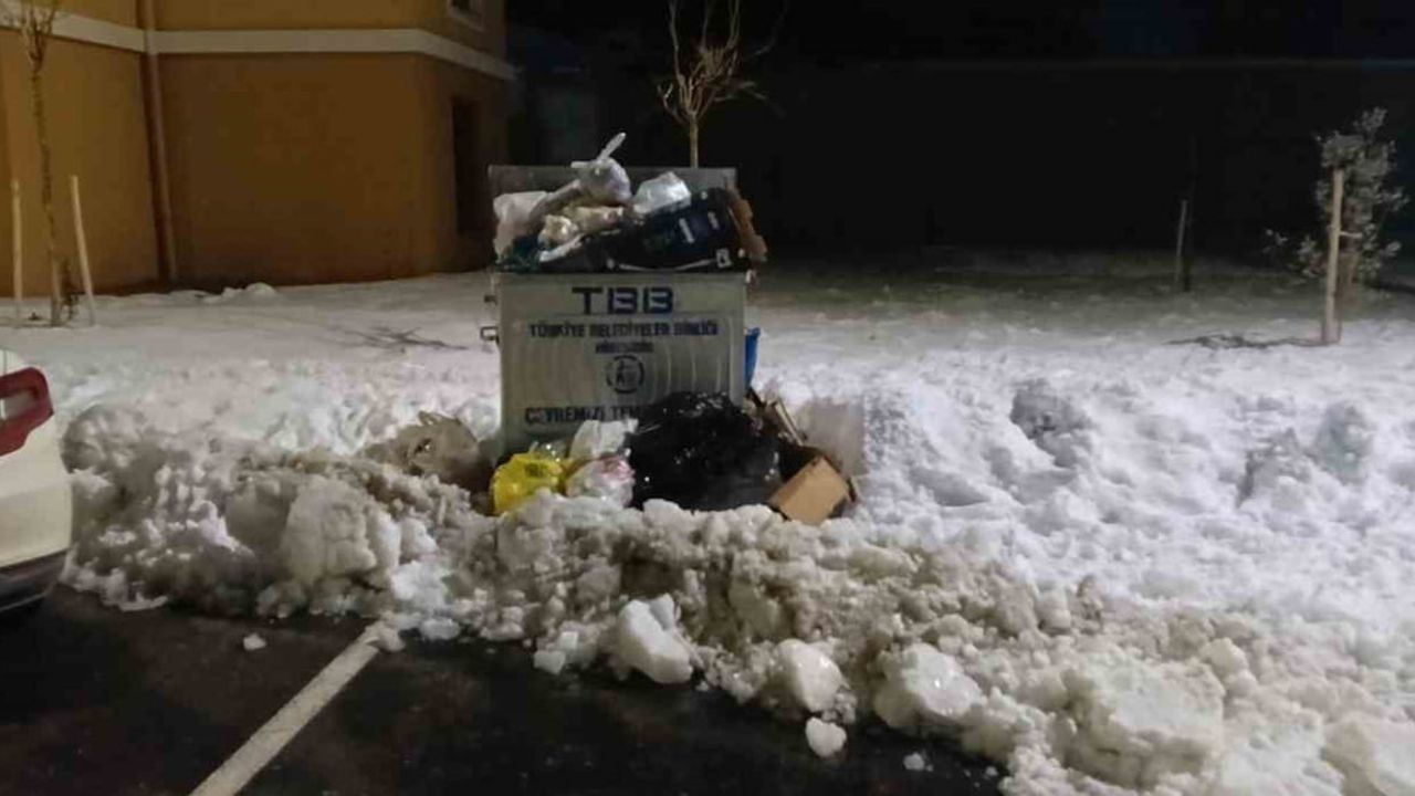 Adıyaman Gölbaşı'da Dolup Taşan Çöp Konteynerleri Tepki Çekiyor