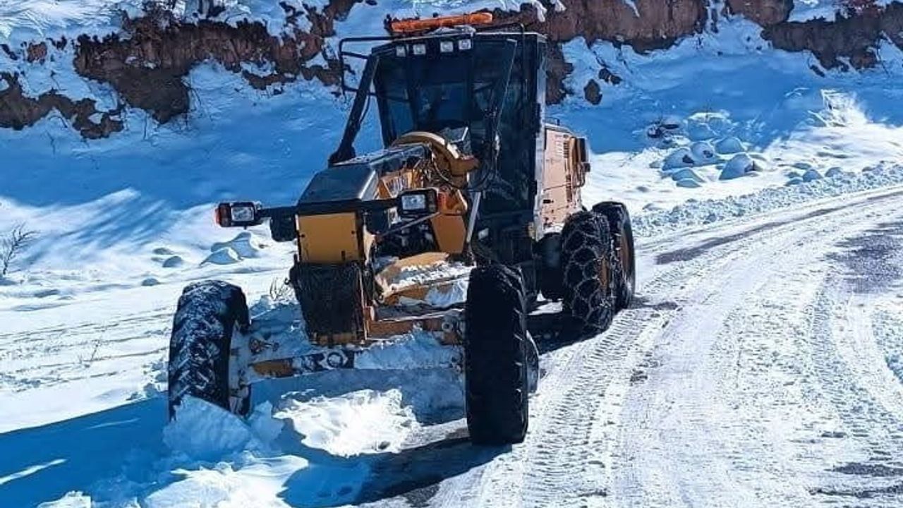 Adıyaman Gölbaşı'nda Yoğun Kar: 26 Köye Ulaşım Sağlanamıyor