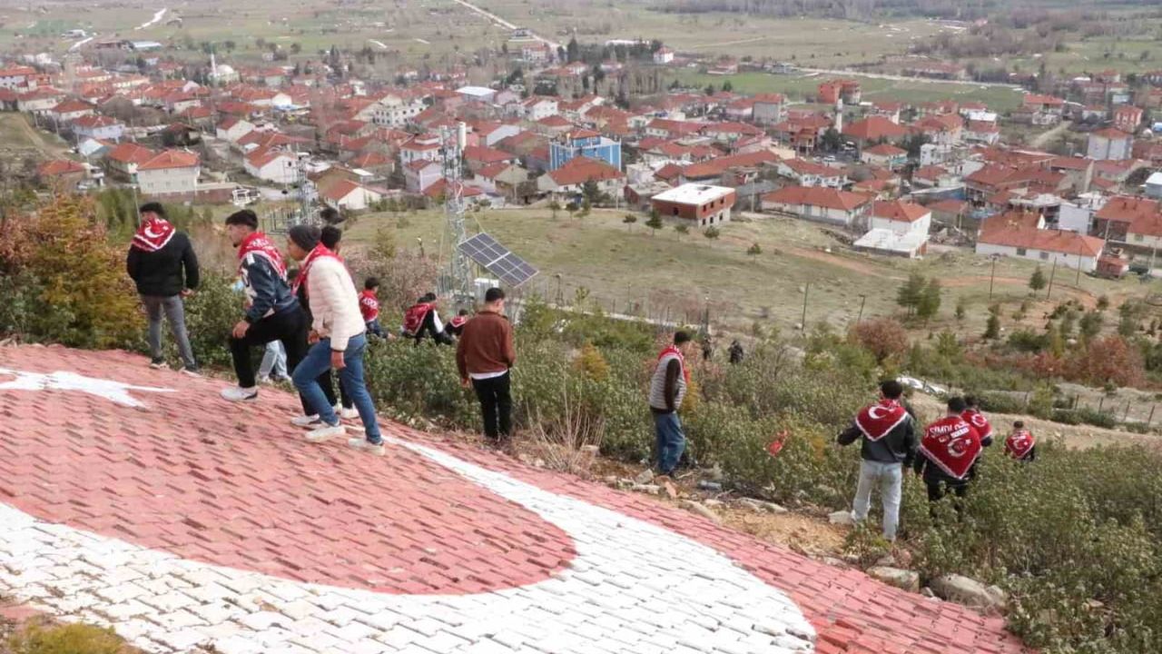 Afyonkarahisar Akharım'da Asker Adayları Bayrak Tepe'de 1 Ay Nöbet Tutuyor