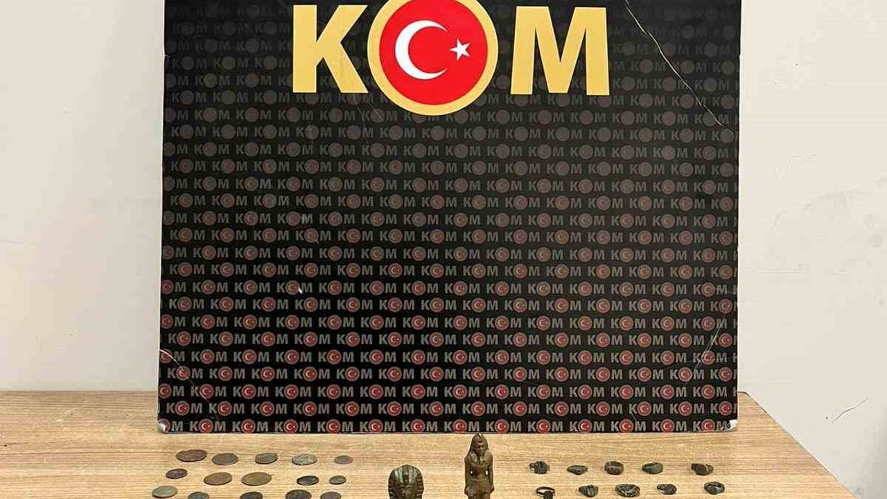 Afyonkarahisar Bolvadin'de Tarihi Eser Operasyonu: 55 Sikke, 34 Yüzük Ele Geçirildi