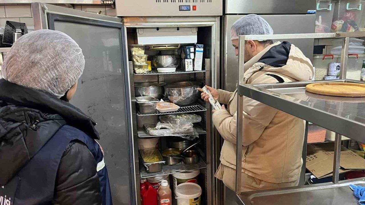 Afyonkarahisar'da Gıda Denetimi: Tarım ve Orman İl Müdürlüğü 20’ye Yakın İşletmeyi Denetledi