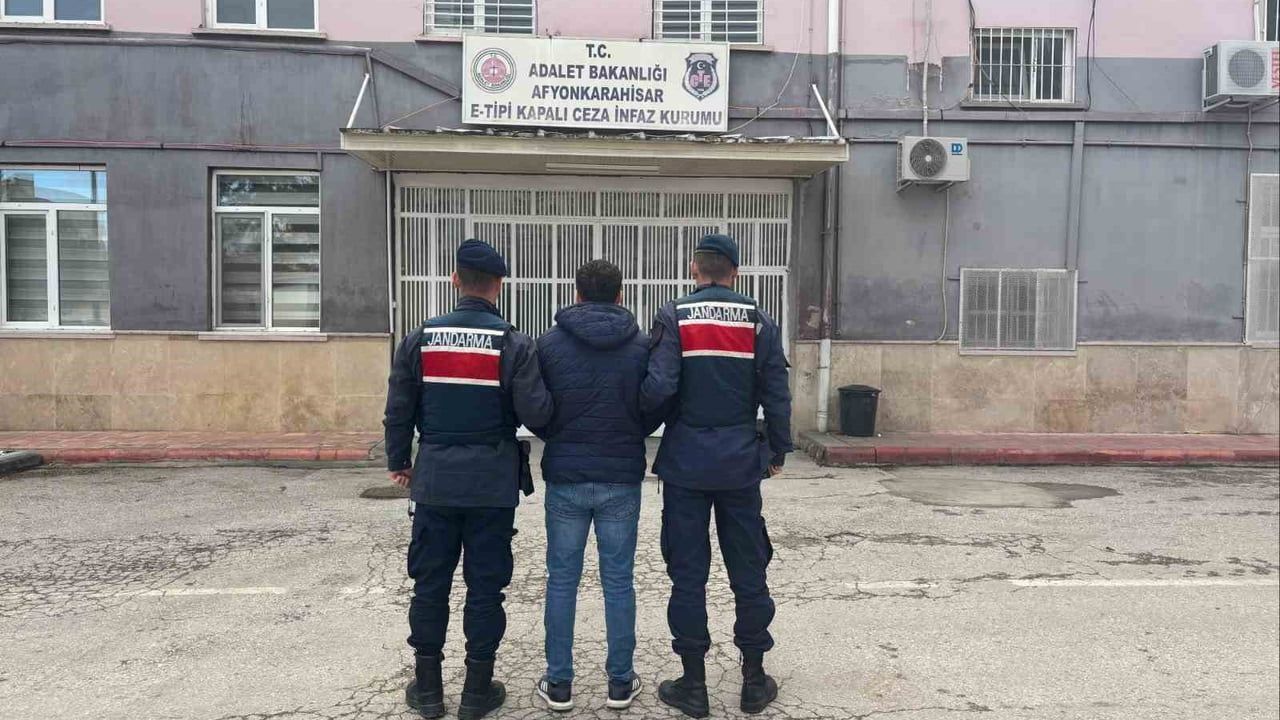 Afyonkarahisar'da Jandarma Yakaladı — Uyuşturucu Ticaretinden Aranan T.E. Tutuklandı