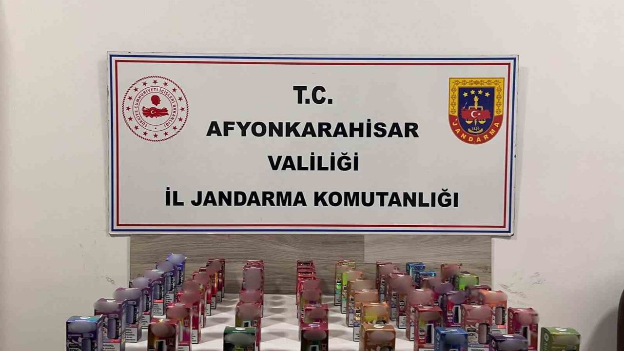 Afyonkarahisar'da Jandarmadan Kaçak Elektronik Sigara Operasyonu: 60 Adet Ele Geçirildi