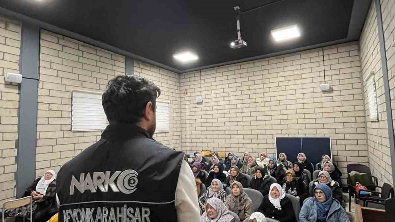 Afyonkarahisar'da Muhtarlar ve Anneler İçin Uyuşturucu Eğitimi: 335 Muhtar, 40 Anne