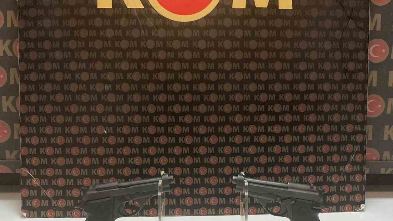 Afyonkarahisar'da Polis 2 Ruhsatsız Tabanca Ele Geçirdi