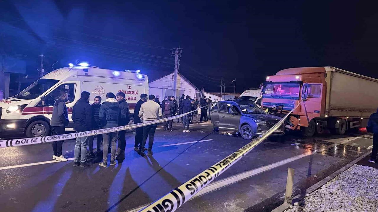 Afyonkarahisar'da Tır ile Otomobil Çarpıştı: 7 Yaralı