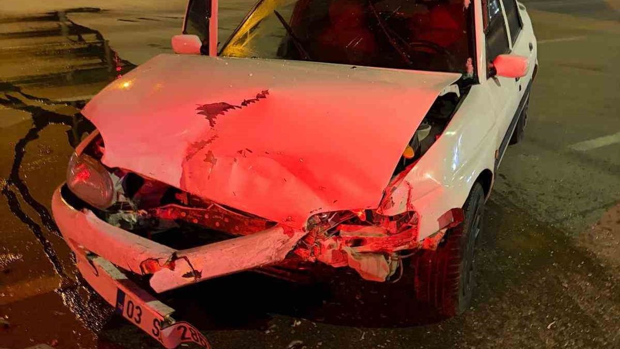 Afyonkarahisar'da trafik kazası: 4 kişi yaralandı