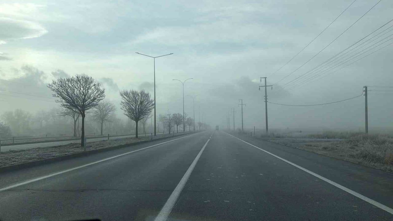 Afyonkarahisar'da Yoğun Sis Trafikte Zor Anlar